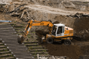 Chantier de terrassement sur terrain en pente à Metz : votre guide local