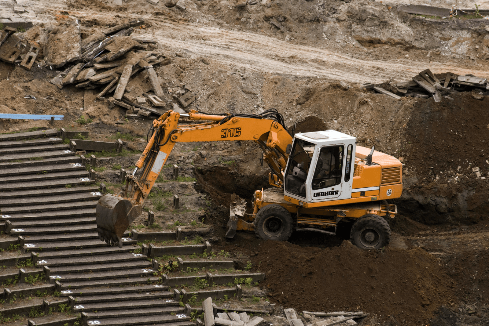 Chantier de terrassement sur terrain en pente à Metz : votre guide local