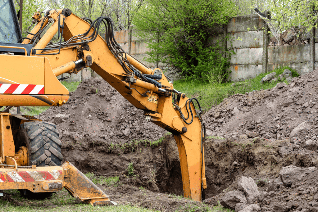 Un chantier de terrassement à Metz pour la création d'un talus dans le respect du PLU