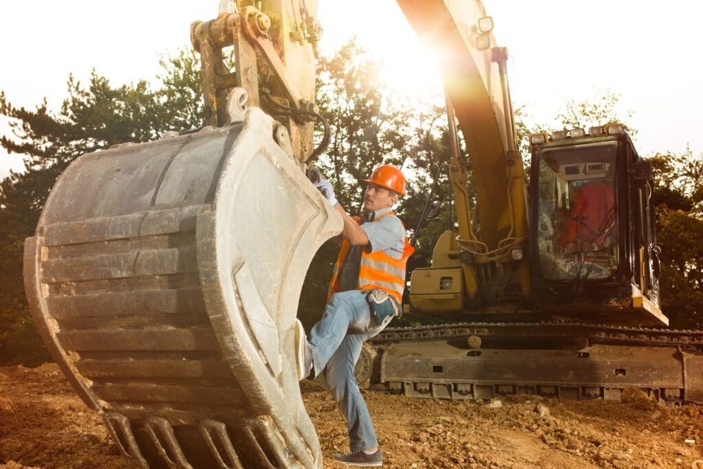 Un technicien spécialisé en déblais et remblais applique le process méthodique pour la gestion des travaux en Moselle